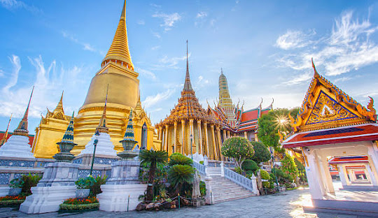 The Ultimate Travel Guide to Thailand: Land of Smiles